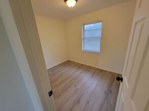 417 McGoodwin St in Warrensburg, MO - Building Photo - Interior Photo