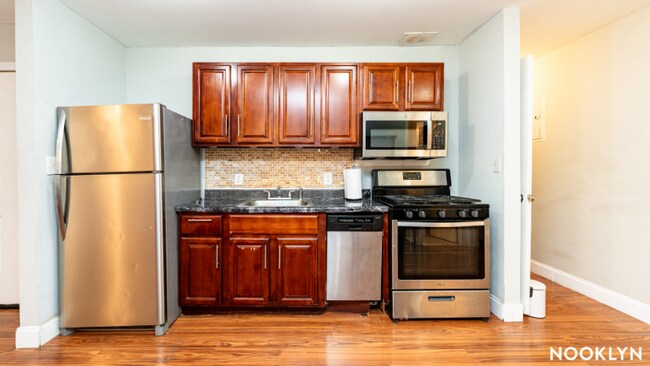 111 Rogers Ave in Brooklyn, NY - Foto de edificio - Building Photo