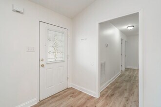 606 Liverpool Ln in Knoxville, TN - Building Photo - Building Photo