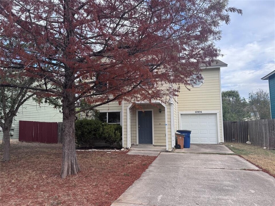10935 Old Manchaca Rd in Austin, TX - Building Photo