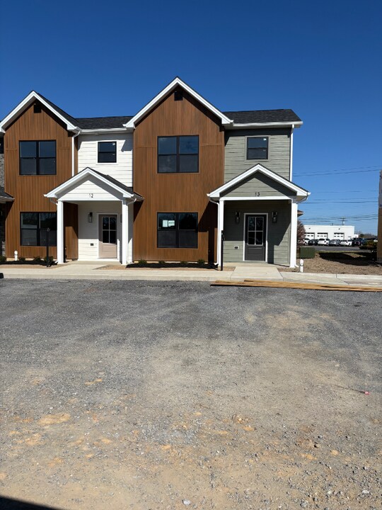 619 N Main St in Mount Crawford, VA - Building Photo