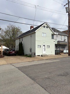 524 Atlantic Ave, Unit A in McKeesport, PA - Building Photo