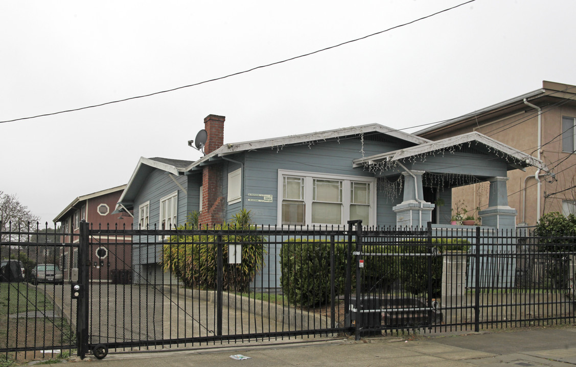 2945 Brookdale Ave in Oakland, CA - Building Photo