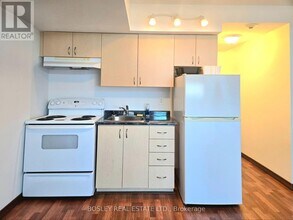 15 Maplewood Ave in Toronto, ON - Building Photo - Building Photo