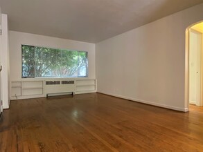 Elite Court Apartments in Portland, OR - Building Photo - Building Photo