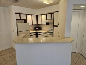 3300 Pinewalk Dr N in Margate, FL - Building Photo - Building Photo