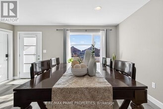 110 Moonstone Cres in Chatham, ON - Building Photo - Building Photo