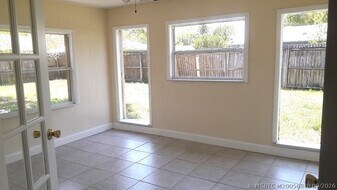 1125 Hemlock Cir in Fort Pierce, FL - Building Photo