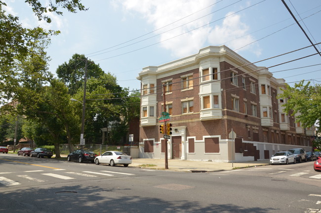 Edgewood Manor in Philadelphia, PA - Building Photo - Building Photo