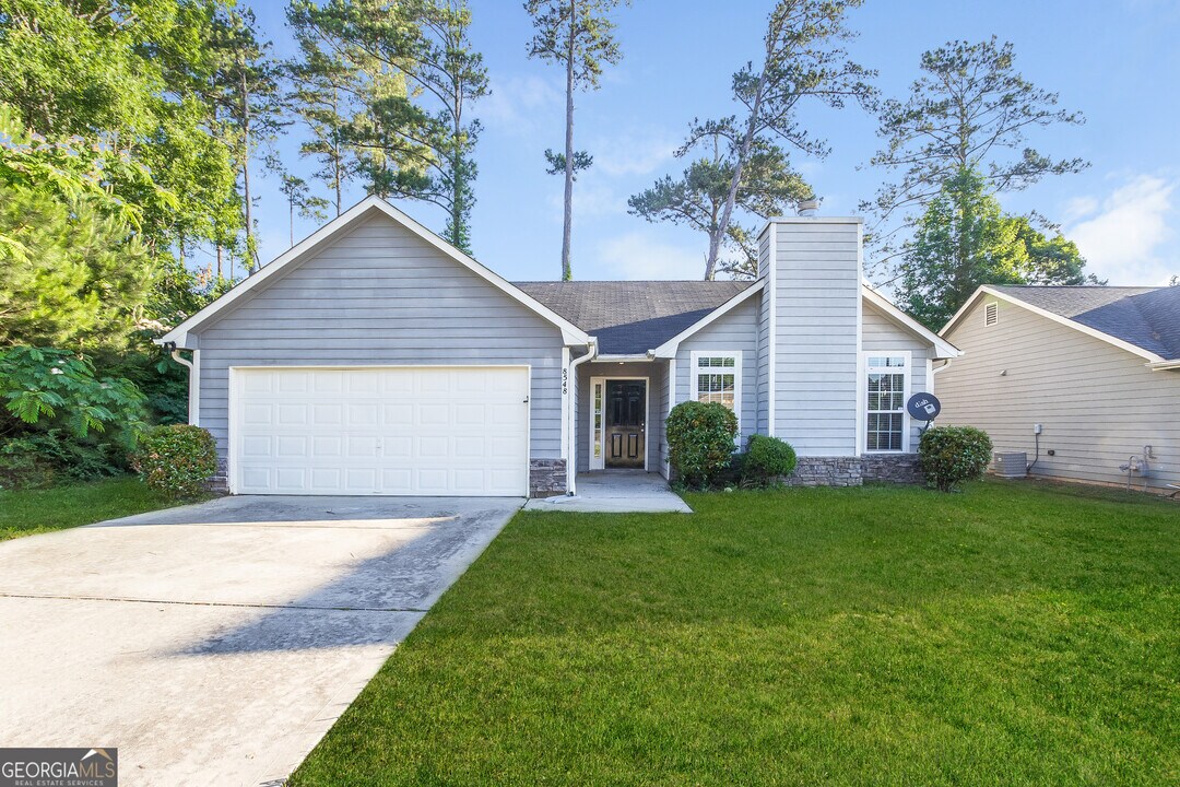 8548 Guthrie Dr in Riverdale, GA - Building Photo