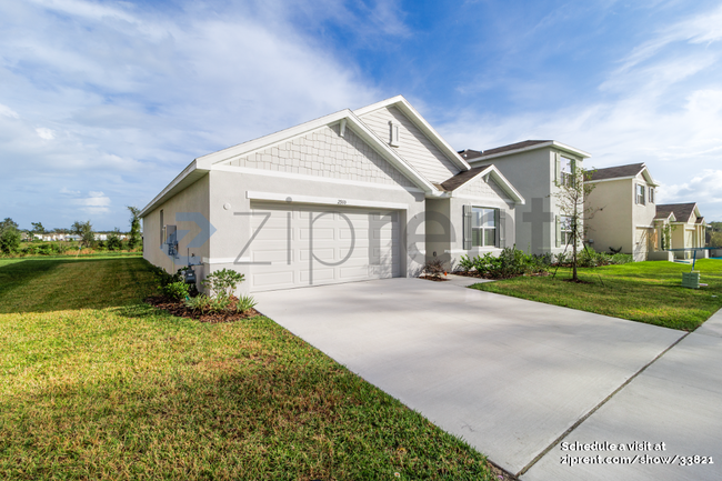 2910 Anata Dr in Zephyrhills, FL - Foto de edificio - Building Photo