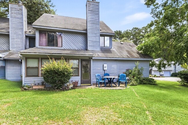 property at 2173 Spoleto Ln E