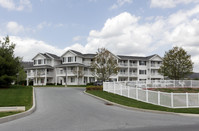 Holiday Manor At Oakridge in Harrisburg, PA - Building Photo - Building Photo