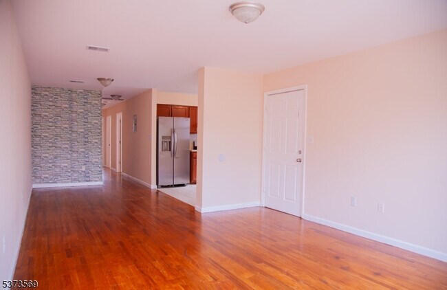 111 Highland Ave-Unit -2 in Newark, NJ - Building Photo - Building Photo