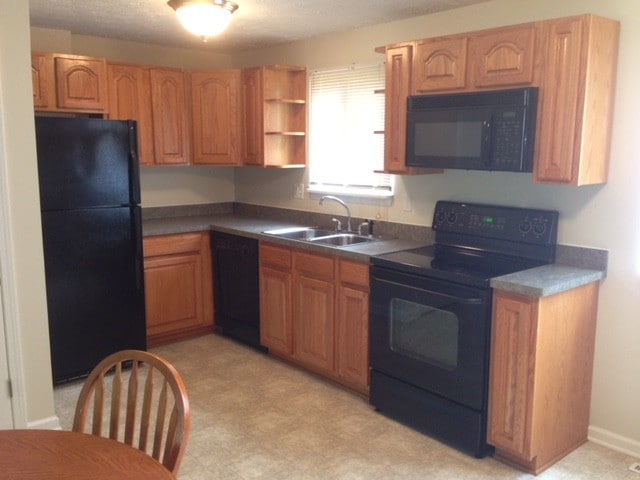 138 Woodlands in Brockport, NY - Building Photo