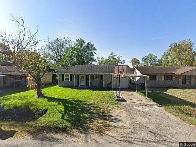 9245 Shepherd Dr