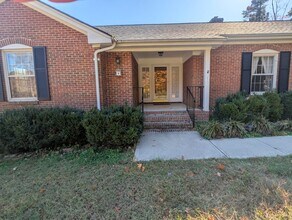 8913 Oneal Rd in Raleigh, NC - Foto de edificio - Building Photo