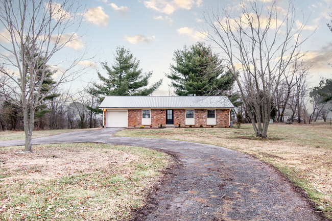 1059 Bethlehem Rd in Paris, KY - Building Photo - Building Photo