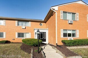 803 Plate St in Rochester, MI - Building Photo