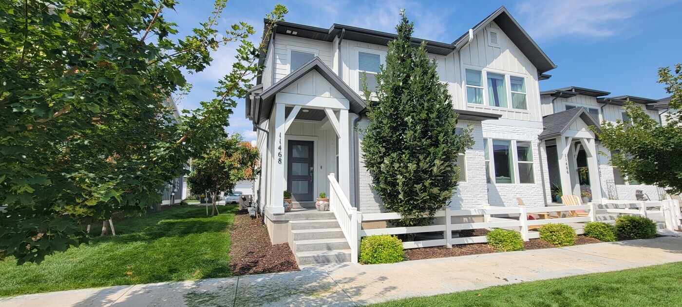 11468 S Old Cedar Dr in South Jordan, UT - Building Photo