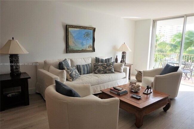 210 Seaview Dr in Key Biscayne, FL - Building Photo - Building Photo