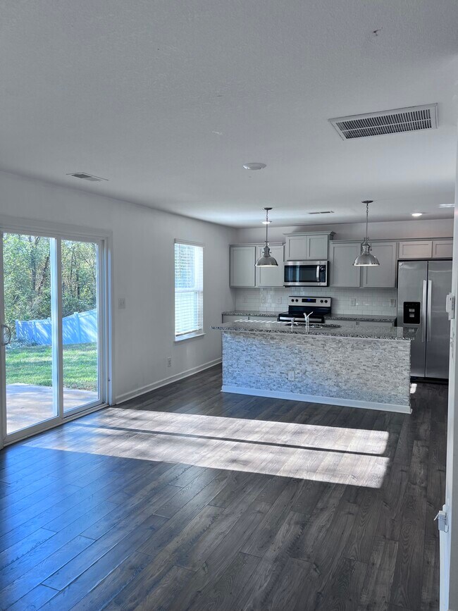 1610 River Poppy Road in Mascot, TN - Building Photo - Building Photo