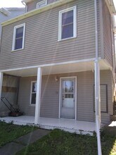1227 Pulaski Ave in Coal Township, PA - Foto de edificio - Building Photo