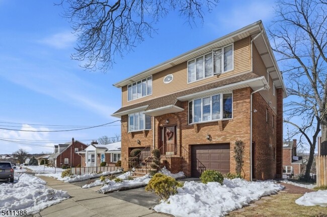 243 Newark Ave in Lyndhurst, NJ - Building Photo - Building Photo