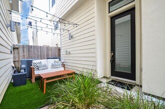 20 N Hutcheson St in Houston, TX - Building Photo - Building Photo