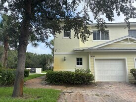 2630 Creekside Dr in Fort Pierce, FL - Building Photo