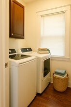 44 Oakwood Ave, Unit 3 in West Hartford, CT - Building Photo - Building Photo