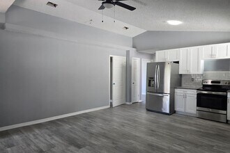 1015 Queen St S in St. Petersburg, FL - Building Photo - Building Photo