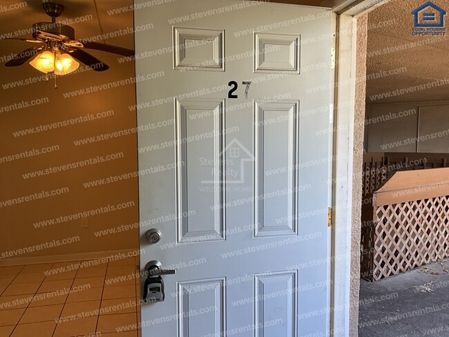 property at 915 S Seminole Dr