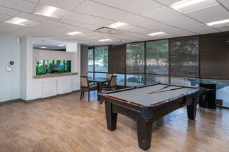 Luther Center Senior Apartments in Rockford, IL - Foto de edificio - Interior Photo
