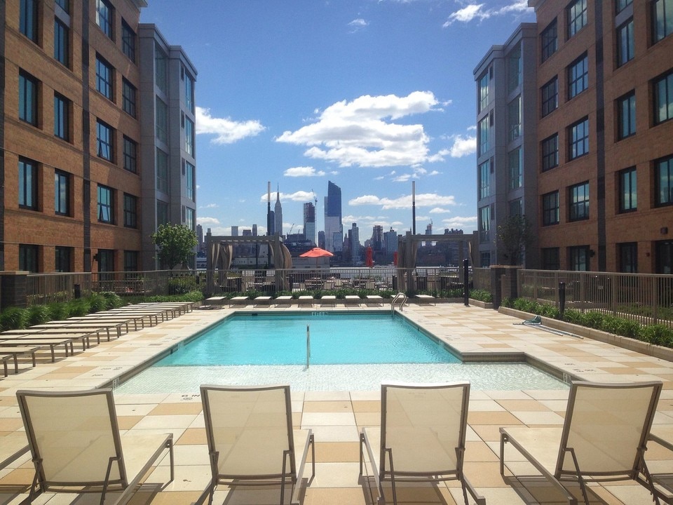 Estuary in Weehawken, NJ - Foto de edificio