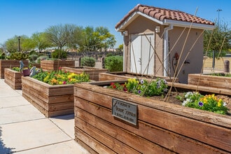 Estrella Estates Gracious Retirement Living in Goodyear, AZ - Foto de edificio - Building Photo
