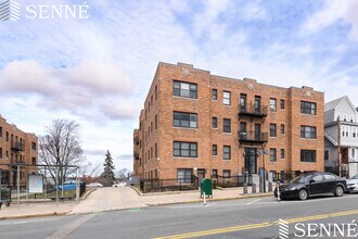455 Broadway, Unit 465 Broadway #6 in Somerville, MA - Foto de edificio - Building Photo