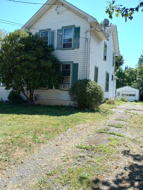 741 W Church St, Unit B upper in Elmira, NY - Building Photo