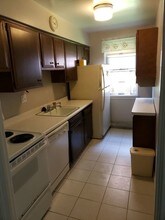 13765 Cedar Rd, Unit 102 in South Euclid, OH - Foto de edificio - Building Photo