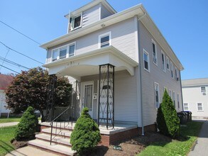 610 River Ave in Providence, RI - Foto de edificio - Building Photo