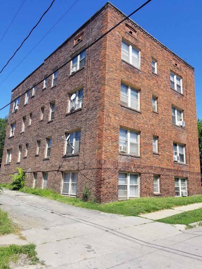 2900-2902 Cottage Grove Ave in Des Moines, IA - Foto de edificio - Building Photo