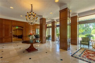 1 Lakeshore Blvd in Bratenahl, OH - Building Photo - Building Photo