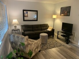 807 W Trinity Ave, Unit 110 in Durham, NC - Building Photo