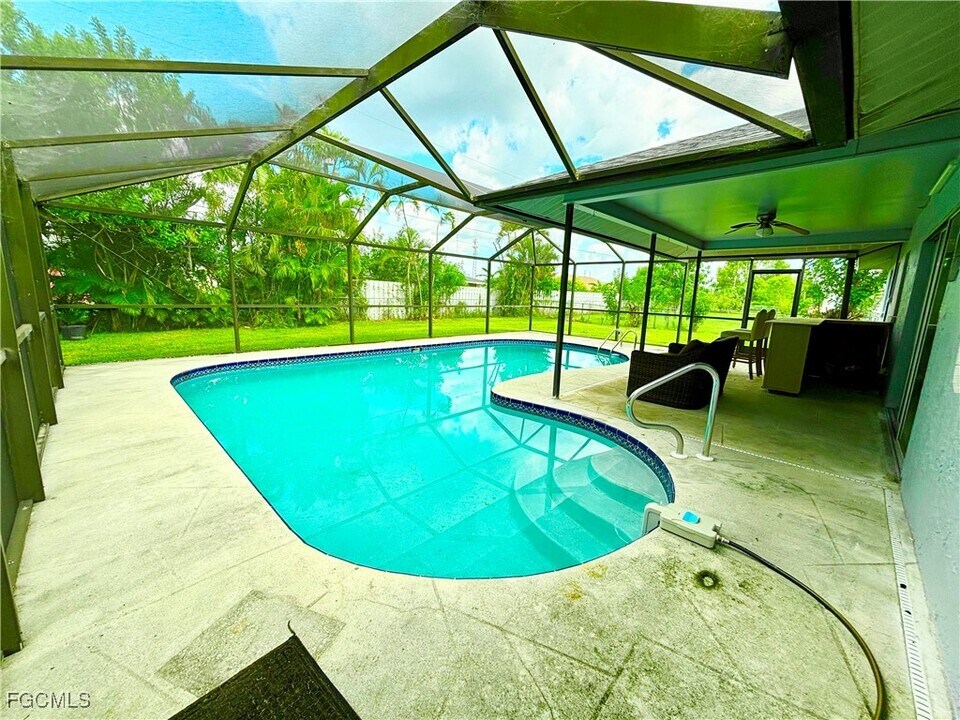 133 NE 23rd Ave in Cape Coral, FL - Building Photo
