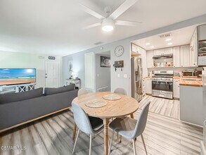 1346 E Hillcrest Dr in Thousand Oaks, CA - Building Photo - Building Photo