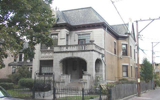 2118 W Pierce Apartments