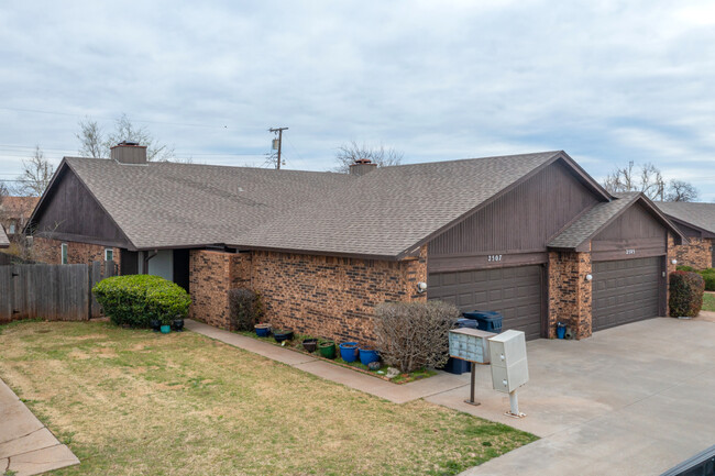 2503 W Hefner Rd in Oklahoma City, OK - Building Photo - Building Photo