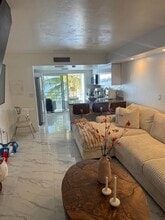 2758 W 60th St in Hialeah, FL - Building Photo - Building Photo