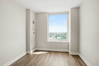 205 S Halsted St in Chicago, IL - Building Photo - Building Photo