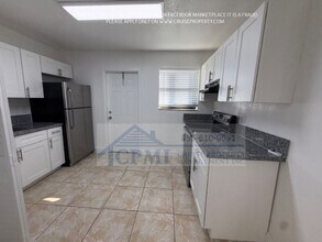 323 NW 4th Ave in Hallandale Beach, FL - Building Photo - Building Photo